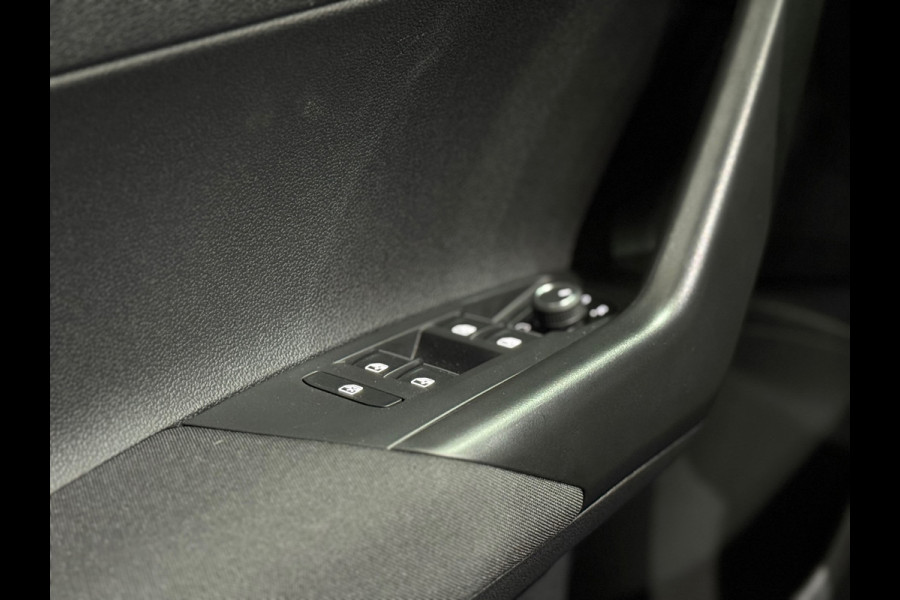 Volkswagen Taigo 1.0 TSI R-Line Business | Ascot Grijs | IQ. Drive | Virtual | Licht+Zicht | LED | Lane Assist | CarPlay | ACC |