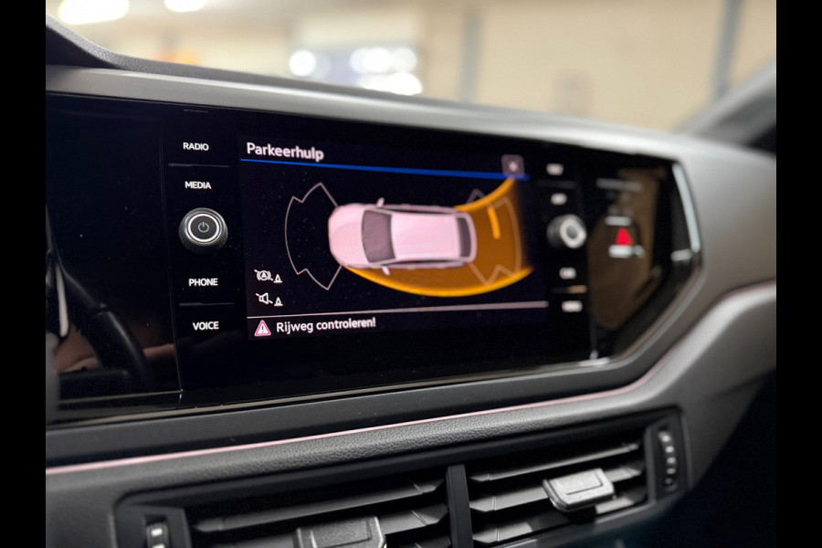 Volkswagen Taigo 1.0 TSI R-Line Business | Ascot Grijs | IQ. Drive | Virtual | Licht+Zicht | LED | Lane Assist | CarPlay | ACC |
