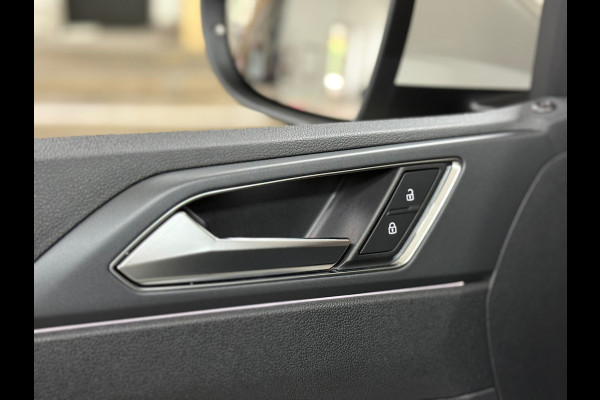 Volkswagen Taigo 1.0 TSI R-Line Business | Ascot Grijs | IQ. Drive | Virtual | Licht+Zicht | LED | Lane Assist | CarPlay | ACC |