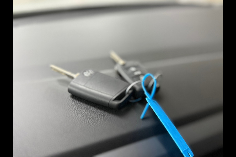 Volkswagen Taigo 1.0 TSI R-Line Business | Ascot Grijs | IQ. Drive | Virtual | Licht+Zicht | LED | Lane Assist | CarPlay | ACC |