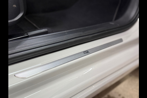 Volkswagen Taigo 1.0 TSI R-Line Business | Ascot Grijs | IQ. Drive | Virtual | Licht+Zicht | LED | Lane Assist | CarPlay | ACC |