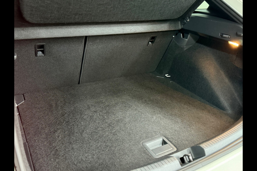 Volkswagen Taigo 1.0 TSI R-Line Business | Ascot Grijs | IQ. Drive | Virtual | Licht+Zicht | LED | Lane Assist | CarPlay | ACC |