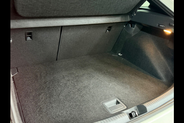 Volkswagen Taigo 1.0 TSI R-Line Business | Ascot Grijs | IQ. Drive | Virtual | Licht+Zicht | LED | Lane Assist | CarPlay | ACC |