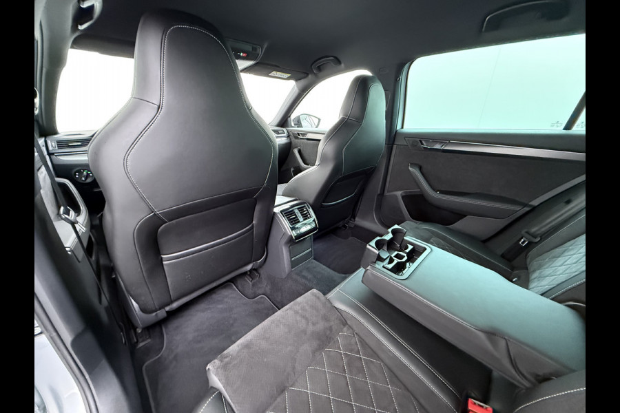 Škoda Superb Combi T218PK iV PHEV AUT-6 Sportline BS Elektr.+Geheugen-Sport-Stoelen+Verwarmd Trekhaak Virtual Cockpit Matrix Led Navi Ecc Ada 1.4t- Plug-in-hybride Achterbank+Stuurverwarming Led Elek.Achterklep Lmv 19" Keyless Dodehoek detectie Verkeersbord detectie 1e Eigenaar Origineel Nederlandse Auto 400 Nm !! + 1600kg trekvermogen