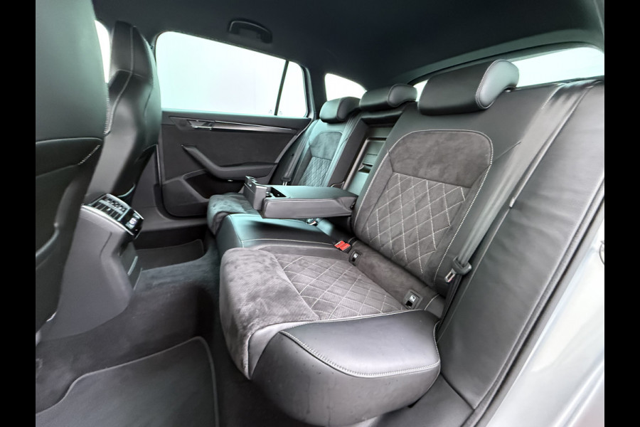 Škoda Superb Combi T218PK iV PHEV AUT-6 Sportline BS Elektr.+Geheugen-Sport-Stoelen+Verwarmd Trekhaak Virtual Cockpit Matrix Led Navi Ecc Ada 1.4t- Plug-in-hybride Achterbank+Stuurverwarming Led Elek.Achterklep Lmv 19" Keyless Dodehoek detectie Verkeersbord detectie 1e Eigenaar Origineel Nederlandse Auto 400 Nm !! + 1600kg trekvermogen