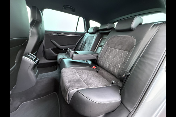 Škoda Superb Combi T218PK iV PHEV AUT-6 Sportline BS Elektr.+Geheugen-Sport-Stoelen+Verwarmd Trekhaak Virtual Cockpit Matrix Led Navi Ecc Ada 1.4t- Plug-in-hybride Achterbank+Stuurverwarming Led Elek.Achterklep Lmv 19" Keyless Dodehoek detectie Verkeersbord detectie 1e Eigenaar Origineel Nederlandse Auto 400 Nm !! + 1600kg trekvermogen