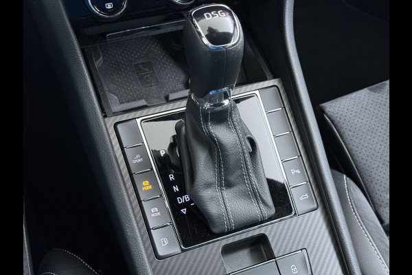 Škoda Superb Combi T218PK iV PHEV AUT-6 Sportline BS Elektr.+Geheugen-Sport-Stoelen+Verwarmd Trekhaak Virtual Cockpit Matrix Led Navi Ecc Ada 1.4t- Plug-in-hybride Achterbank+Stuurverwarming Led Elek.Achterklep Lmv 19" Keyless Dodehoek detectie Verkeersbord detectie 1e Eigenaar Origineel Nederlandse Auto 400 Nm !! + 1600kg trekvermogen