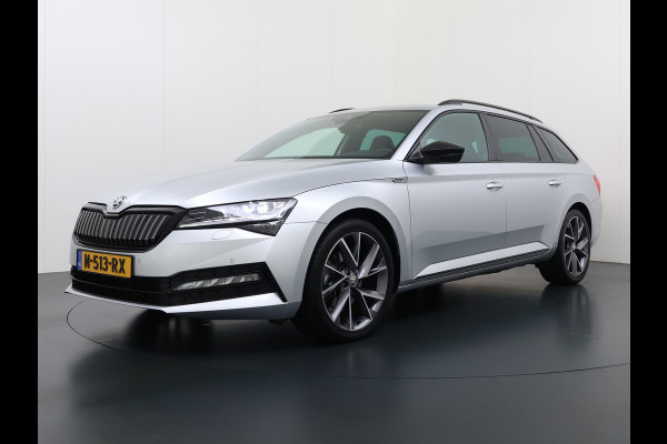 Škoda Superb Combi T218PK iV PHEV AUT-6 Sportline BS Elektr.+Geheugen-Sport-Stoelen+Verwarmd Trekhaak Virtual Cockpit Matrix Led Navi Ecc Ada 1.4t- Plug-in-hybride Achterbank+Stuurverwarming Led Elek.Achterklep Lmv 19" Keyless Dodehoek detectie Verkeersbord detectie 1e Eigenaar Origineel Nederlandse Auto 400 Nm !! + 1600kg trekvermogen