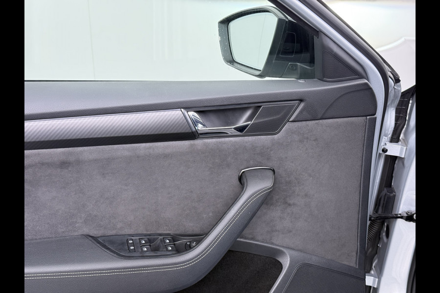 Škoda Superb Combi T218PK iV PHEV AUT-6 Sportline BS Elektr.+Geheugen-Sport-Stoelen+Verwarmd Trekhaak Virtual Cockpit Matrix Led Navi Ecc Ada 1.4t- Plug-in-hybride Achterbank+Stuurverwarming Led Elek.Achterklep Lmv 19" Keyless Dodehoek detectie Verkeersbord detectie 1e Eigenaar Origineel Nederlandse Auto 400 Nm !! + 1600kg trekvermogen