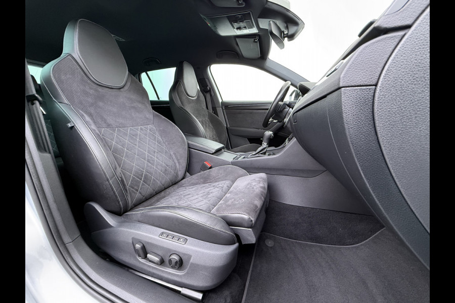 Škoda Superb Combi T218PK iV PHEV AUT-6 Sportline BS Elektr.+Geheugen-Sport-Stoelen+Verwarmd Trekhaak Virtual Cockpit Matrix Led Navi Ecc Ada 1.4t- Plug-in-hybride Achterbank+Stuurverwarming Led Elek.Achterklep Lmv 19" Keyless Dodehoek detectie Verkeersbord detectie 1e Eigenaar Origineel Nederlandse Auto 400 Nm !! + 1600kg trekvermogen