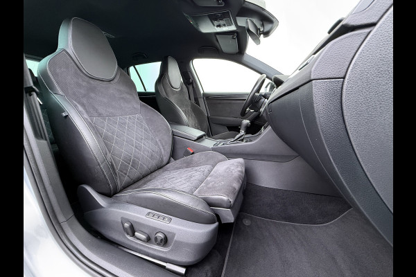 Škoda Superb Combi T218PK iV PHEV AUT-6 Sportline BS Elektr.+Geheugen-Sport-Stoelen+Verwarmd Trekhaak Virtual Cockpit Matrix Led Navi Ecc Ada 1.4t- Plug-in-hybride Achterbank+Stuurverwarming Led Elek.Achterklep Lmv 19" Keyless Dodehoek detectie Verkeersbord detectie 1e Eigenaar Origineel Nederlandse Auto 400 Nm !! + 1600kg trekvermogen