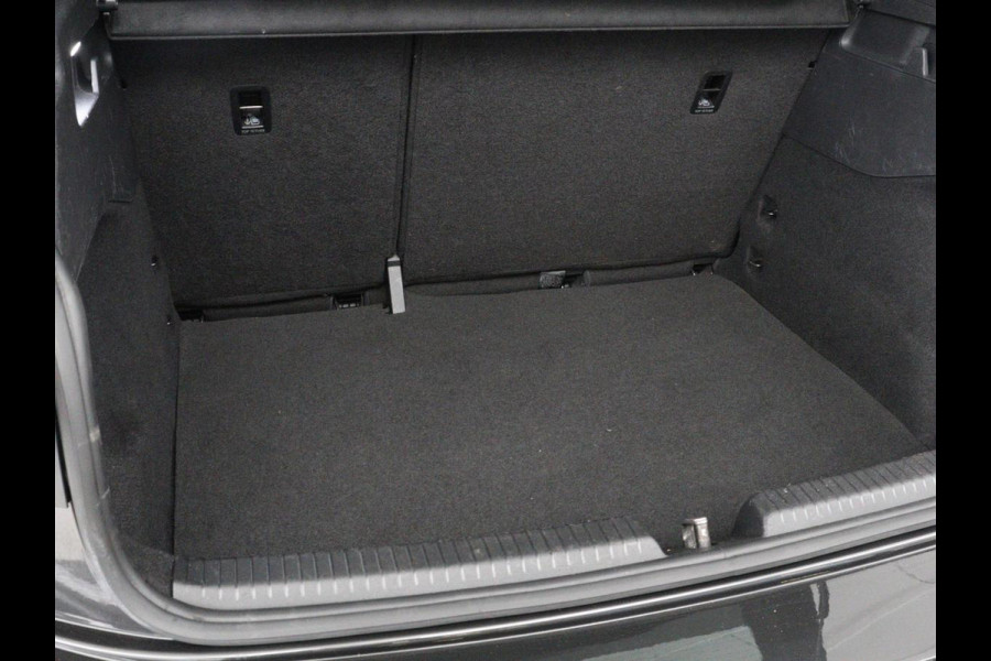 Volkswagen ID.3 Life 58 kWh | SOH 90% | 1e eigenaar | Stoelverwarming | Adaptive cruise | Carplay | Navigatie | Parkeerhulp | Full LED |