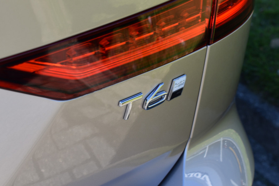 Volvo V60 T6 AWD 350PK Plug-in Hybrid Essential Bright | NIEUW | 19"LMV | Leder | Stuur & Stoelverwarming | Camera |