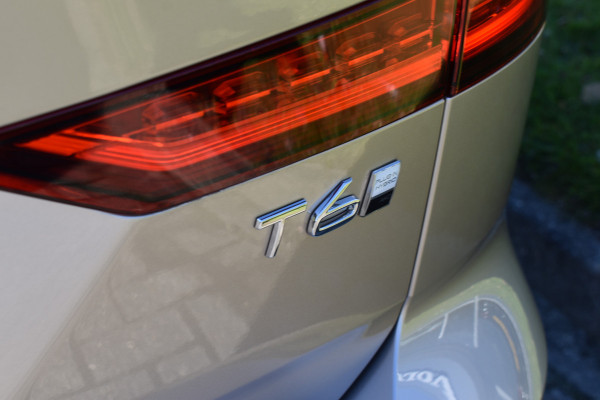 Volvo V60 T6 AWD 350PK Plug-in Hybrid Essential Bright | NIEUW | 19"LMV | Leder | Stuur & Stoelverwarming | Camera |