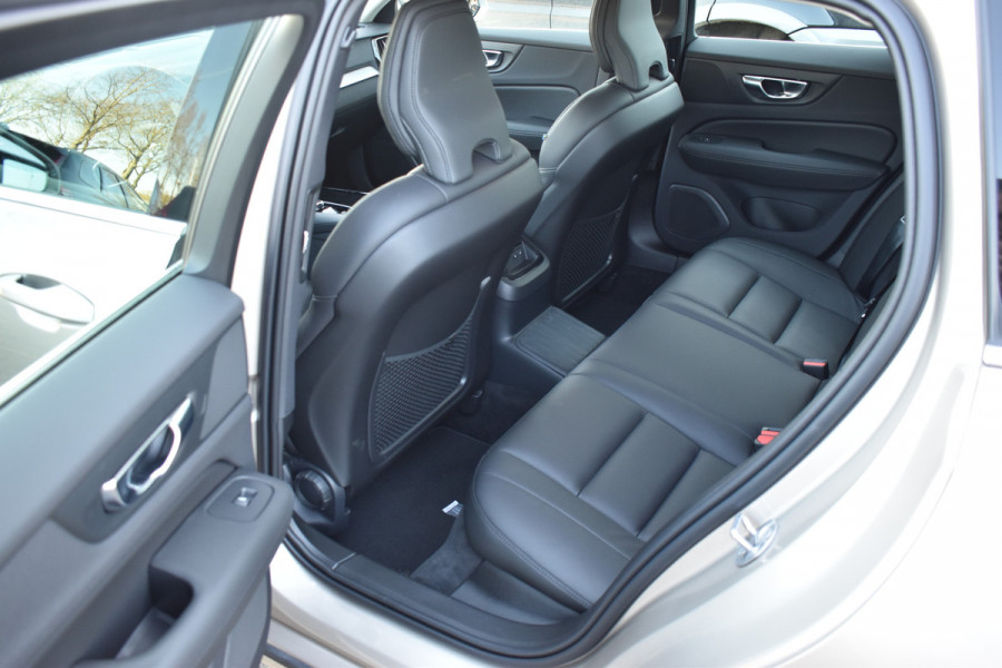 Volvo V60 T6 AWD 350PK Plug-in Hybrid Essential Bright | NIEUW | 19"LMV | Leder | Stuur & Stoelverwarming | Camera |