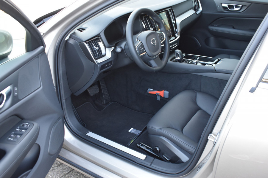 Volvo V60 T6 AWD 350PK Plug-in Hybrid Essential Bright | NIEUW | 19"LMV | Leder | Stuur & Stoelverwarming | Camera |