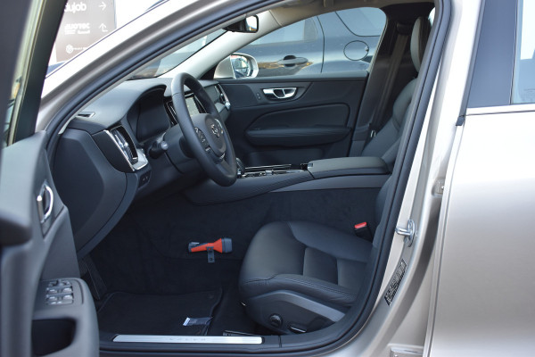 Volvo V60 T6 AWD 350PK Plug-in Hybrid Essential Bright | NIEUW | 19"LMV | Leder | Stuur & Stoelverwarming | Camera |