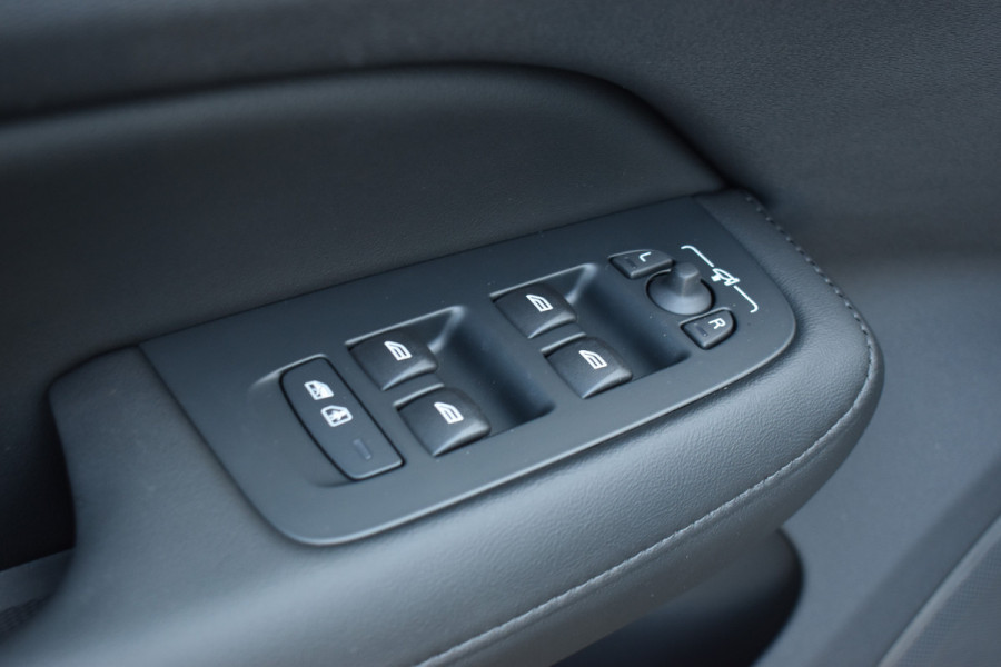 Volvo V60 T6 AWD 350PK Plug-in Hybrid Essential Bright | NIEUW | 19"LMV | Leder | Stuur & Stoelverwarming | Camera |