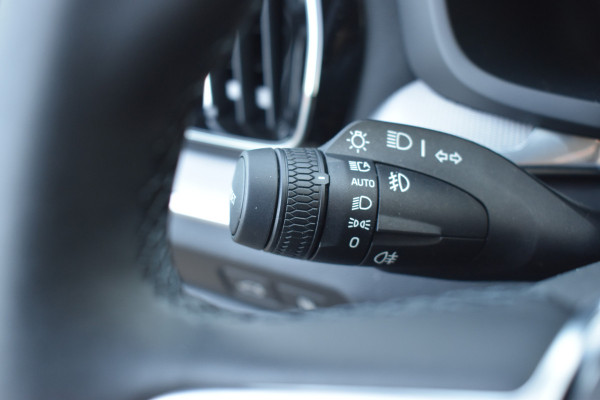 Volvo V60 T6 AWD 350PK Plug-in Hybrid Essential Bright | NIEUW | 19"LMV | Leder | Stuur & Stoelverwarming | Camera |