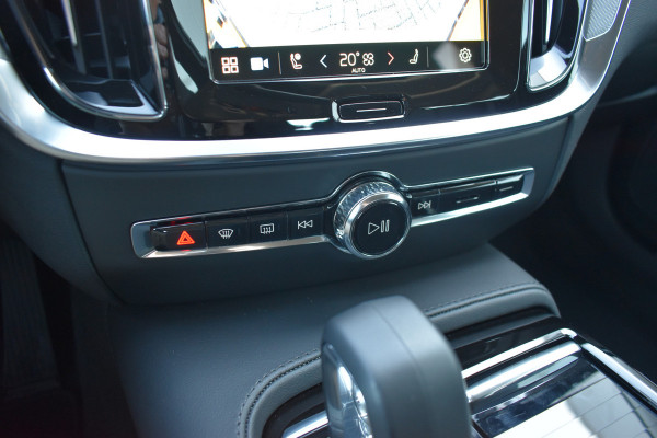 Volvo V60 T6 AWD 350PK Plug-in Hybrid Essential Bright | NIEUW | 19"LMV | Leder | Stuur & Stoelverwarming | Camera |