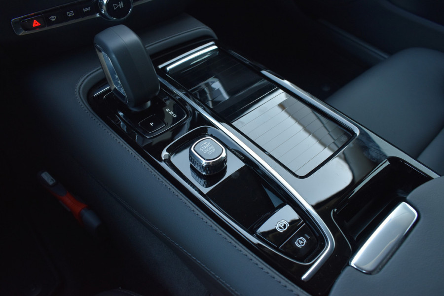 Volvo V60 T6 AWD 350PK Plug-in Hybrid Essential Bright | NIEUW | 19"LMV | Leder | Stuur & Stoelverwarming | Camera |