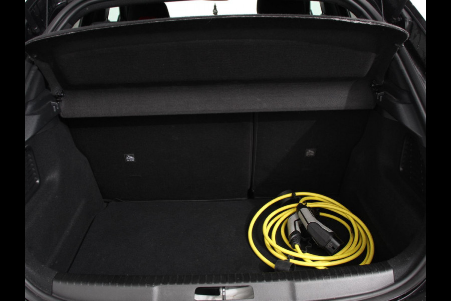 Opel Mokka-e Ultimate 50-kWh | Navigatie | Apple Carplay/Android Auto | Adaptive Cruise Control | Parkeersensoren | Camera | Stoel-en stuurwielverwarming | Virtual Cockpit | Full LED