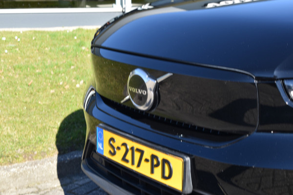 Volvo XC40 Recharge Core 70 kWh | Trekhaak | All season | Camera | Stoelverwarming | Stuurverwarming