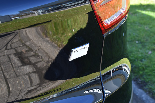 Volvo XC40 Recharge Core 70 kWh | Trekhaak | All season | Camera | Stoelverwarming | Stuurverwarming