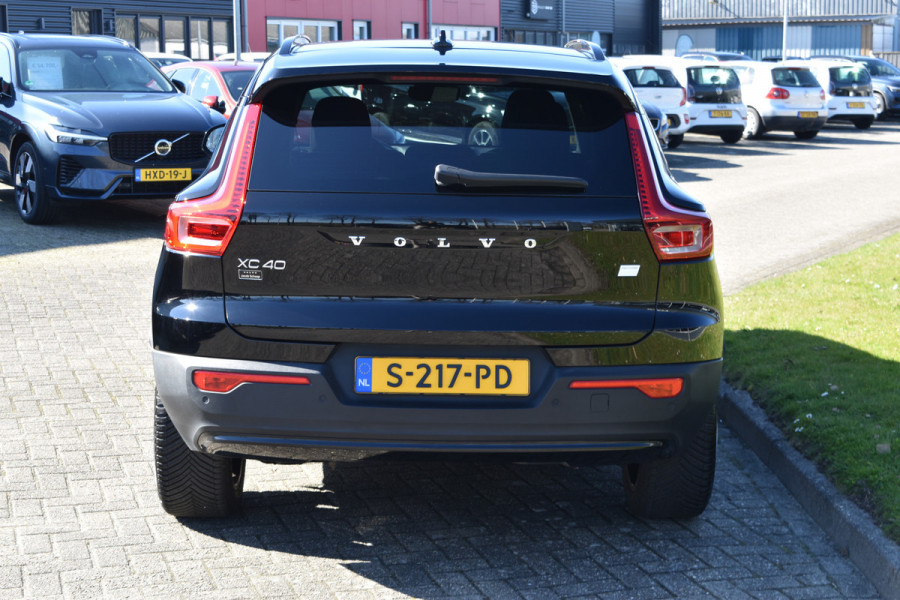 Volvo XC40 Recharge Core 70 kWh | Trekhaak | All season | Camera | Stoelverwarming | Stuurverwarming