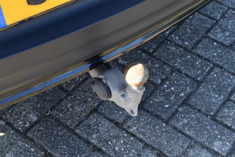 Volvo XC40 Recharge Core 70 kWh | Trekhaak | All season | Camera | Stoelverwarming | Stuurverwarming