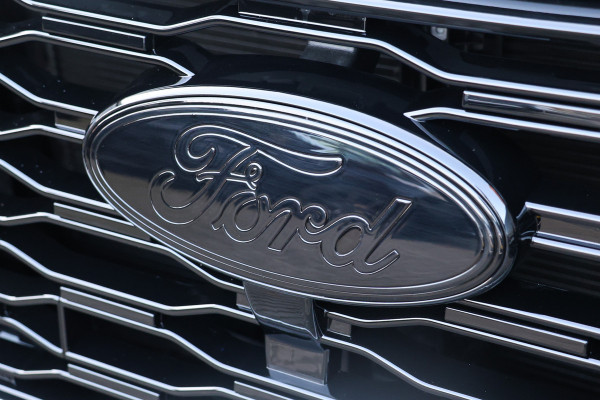 Ford Transit Custom 320 2.0 TDCI 170 PK L2H1 Limited DC | Dubbel Cabine | ACC | Blind Spot | Navigatie | Camera | CarPlay | Lane Assist | Trekhaak | BPM VRIJ | Verlengde fabrieksgarantie tot 12-2029 | 5-Zitter | AV Edition