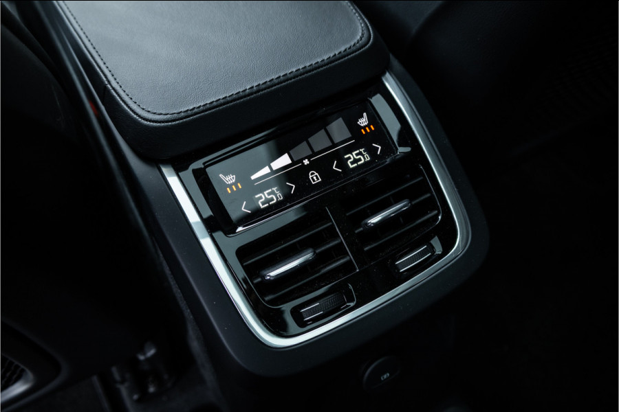 Volvo XC90 2.0 T8 Recharge AWD Plus Dark - Panorama | H&K | Memory | Elek. trekhaak | 360 Camera