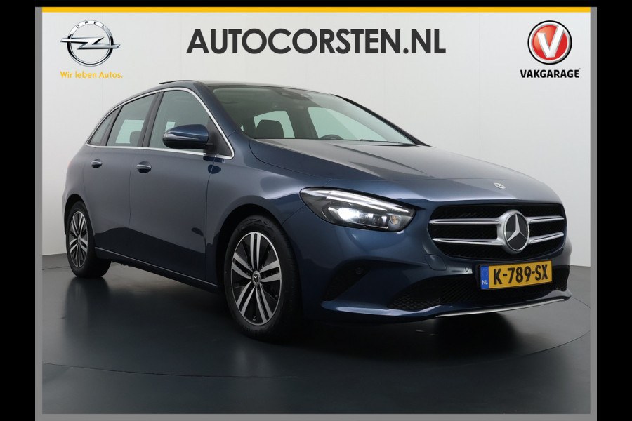 Mercedes-Benz B-Klasse 180T AUT-7 Luxury Pano-Dak Elektr+Leer+Geheugen+Verwarmd-Comfort-Stoel Navi Camera Apple Carplay Android Cruise Control Pdc Zitc Elek.Achterklep Widescreen Park-Assist Break-Assist cockpit Premium+ Smartphone-integratie Dodehoekassistent DAB Bluetooth Led Lmv Keyless Go Easy-pack 1e Eigenaar Dealeronderhouden Zeer Compleet Origineel Nederlandse Auto 1.400kg trekvermogen € 44.000,- nieuw