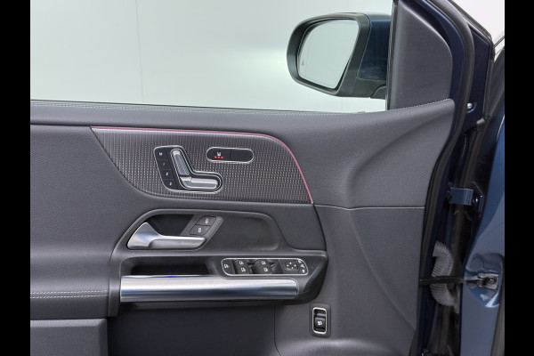 Mercedes-Benz B-Klasse 180T AUT-7 Luxury Pano-Dak Elektr+Leer+Geheugen+Verwarmd-Comfort-Stoel Navi Camera Apple Carplay Android Cruise Control Pdc Zitc Elek.Achterklep Widescreen Park-Assist Break-Assist cockpit Premium+ Smartphone-integratie Dodehoekassistent DAB Bluetooth Led Lmv Keyless Go Easy-pack 1e Eigenaar Dealeronderhouden Zeer Compleet Origineel Nederlandse Auto 1.400kg trekvermogen € 44.000,- nieuw
