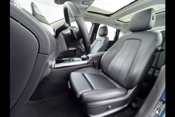 Mercedes-Benz B-Klasse 180T AUT-7 Luxury Pano-Dak Elektr+Leer+Geheugen+Verwarmd-Comfort-Stoel Navi Camera Apple Carplay Android Cruise Control Pdc Zitc Elek.Achterklep Widescreen Park-Assist Break-Assist cockpit Premium+ Smartphone-integratie Dodehoekassistent DAB Bluetooth Led Lmv Keyless Go Easy-pack 1e Eigenaar Dealeronderhouden Zeer Compleet Origineel Nederlandse Auto 1.400kg trekvermogen € 44.000,- nieuw
