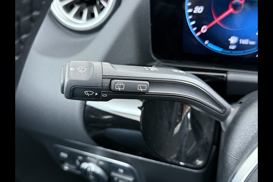 Mercedes-Benz B-Klasse 180T AUT-7 Luxury Pano-Dak Elektr+Leer+Geheugen+Verwarmd-Comfort-Stoel Navi Camera Apple Carplay Android Cruise Control Pdc Zitc Elek.Achterklep Widescreen Park-Assist Break-Assist cockpit Premium+ Smartphone-integratie Dodehoekassistent DAB Bluetooth Led Lmv Keyless Go Easy-pack 1e Eigenaar Dealeronderhouden Zeer Compleet Origineel Nederlandse Auto 1.400kg trekvermogen € 44.000,- nieuw