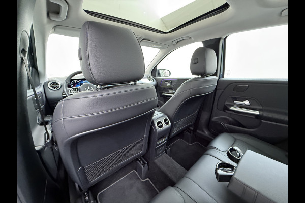 Mercedes-Benz B-Klasse 180T AUT-7 Luxury Pano-Dak Elektr+Leer+Geheugen+Verwarmd-Comfort-Stoel Navi Camera Apple Carplay Android Cruise Control Pdc Zitc Elek.Achterklep Widescreen Park-Assist Break-Assist cockpit Premium+ Smartphone-integratie Dodehoekassistent DAB Bluetooth Led Lmv Keyless Go Easy-pack 1e Eigenaar Dealeronderhouden Zeer Compleet Origineel Nederlandse Auto 1.400kg trekvermogen € 44.000,- nieuw