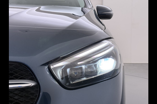 Mercedes-Benz B-Klasse 180T AUT-7 Luxury Pano-Dak Elektr+Leer+Geheugen+Verwarmd-Comfort-Stoel Navi Camera Apple Carplay Android Cruise Control Pdc Zitc Elek.Achterklep Widescreen Park-Assist Break-Assist cockpit Premium+ Smartphone-integratie Dodehoekassistent DAB Bluetooth Led Lmv Keyless Go Easy-pack 1e Eigenaar Dealeronderhouden Zeer Compleet Origineel Nederlandse Auto 1.400kg trekvermogen € 44.000,- nieuw