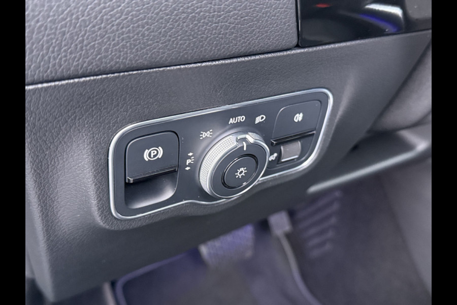 Mercedes-Benz B-Klasse 180T AUT-7 Luxury Pano-Dak Elektr+Leer+Geheugen+Verwarmd-Comfort-Stoel Navi Camera Apple Carplay Android Cruise Control Pdc Zitc Elek.Achterklep Widescreen Park-Assist Break-Assist cockpit Premium+ Smartphone-integratie Dodehoekassistent DAB Bluetooth Led Lmv Keyless Go Easy-pack 1e Eigenaar Dealeronderhouden Zeer Compleet Origineel Nederlandse Auto 1.400kg trekvermogen € 44.000,- nieuw