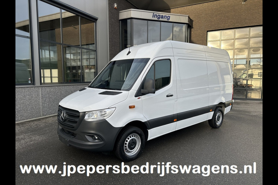 Mercedes-Benz Sprinter 317 CDI L2 H2 Pro Facelift / MBUX / Navigatie / Camera / Geveerde stoel / Cruise control / Airco / 270 Graden achterdeuren