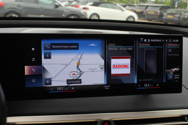 BMW iX xDrive40 High Exe. M Sport 77 kWh / SoH 97,1% / Trekhaak / 360Camera / Head-up / Keyless / Softclose / 20'' / ACC / Laser LED / Navigatie / Stoelverwarming+Stuurverwarming / Stoelventilaite