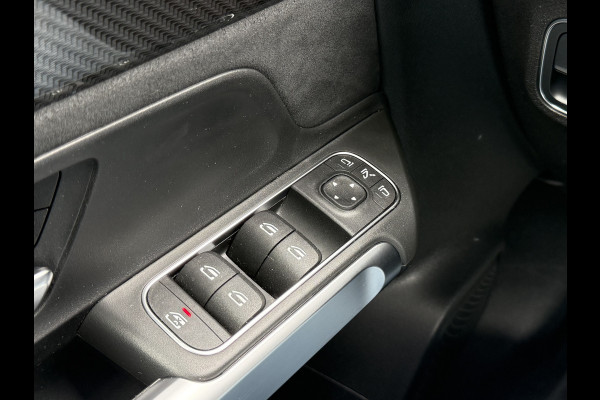 Mercedes-Benz Glb 200 Business Solution AMG | Trekhaak | MultiBeam LED | Camera | DAB+ | 19 inch