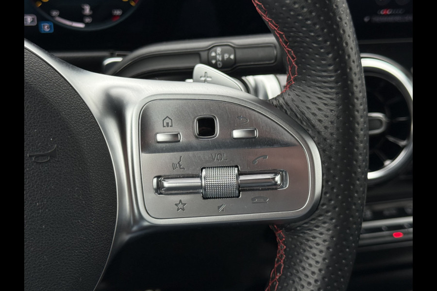 Mercedes-Benz Glb 200 Business Solution AMG | Trekhaak | MultiBeam LED | Camera | DAB+ | 19 inch