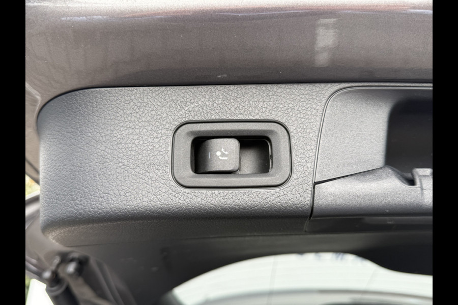 Mercedes-Benz Glb 200 Business Solution AMG | Trekhaak | MultiBeam LED | Camera | DAB+ | 19 inch