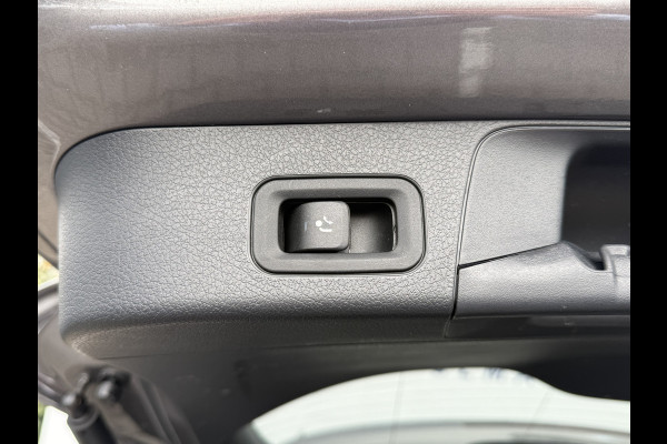 Mercedes-Benz Glb 200 Business Solution AMG | Trekhaak | MultiBeam LED | Camera | DAB+ | 19 inch