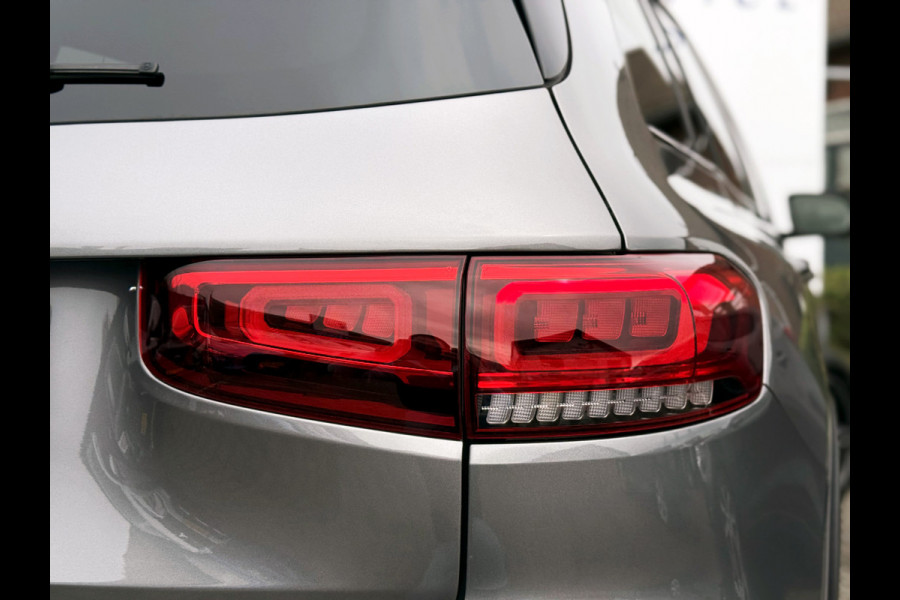 Mercedes-Benz Glb 200 Business Solution AMG | Trekhaak | MultiBeam LED | Camera | DAB+ | 19 inch
