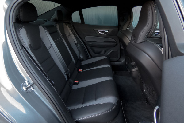 Volvo S60 2.0 T4 R-Design | ACC | STOELVERWARMING | POLESTAR ENGINEERED | ELEKTRISCH VERSTELBARE STOELEN