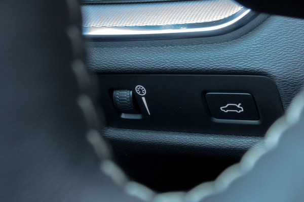 Volvo S60 2.0 T4 R-Design | ACC | STOELVERWARMING | POLESTAR ENGINEERED | ELEKTRISCH VERSTELBARE STOELEN