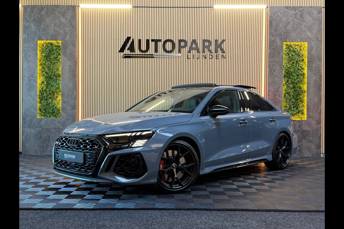 Audi RS3 Limousine 2.5 TFSI RS 3 quattro|PANO|MASSAGE|B&O|ACC|MEMORY|CARPLAY|DEALER ONDERHOUDEN|KEMORA GREY|400PK|BOMVOL!
