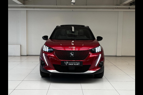Peugeot e-2008 EV GT Pack 50 kWh SOH 93,4% | Panorama dak | Stoelverwarming | Voorruitverwarming | Keyless | Navigatie | Android auto / Apple carplay